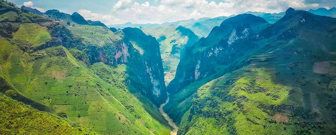 Ha Giang Tour 3 Days 2 Nights (Morning Bus -  Small Group Tour)