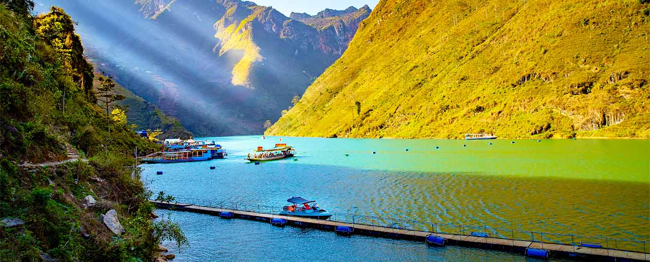 Ha Giang Tour 4 Days 4 Nights (Night Bus -  Small Group Tour)